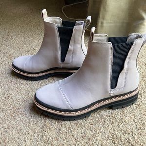 Toms boots. Color is bone. Size 6.5. Fits like a 6. Great condition.